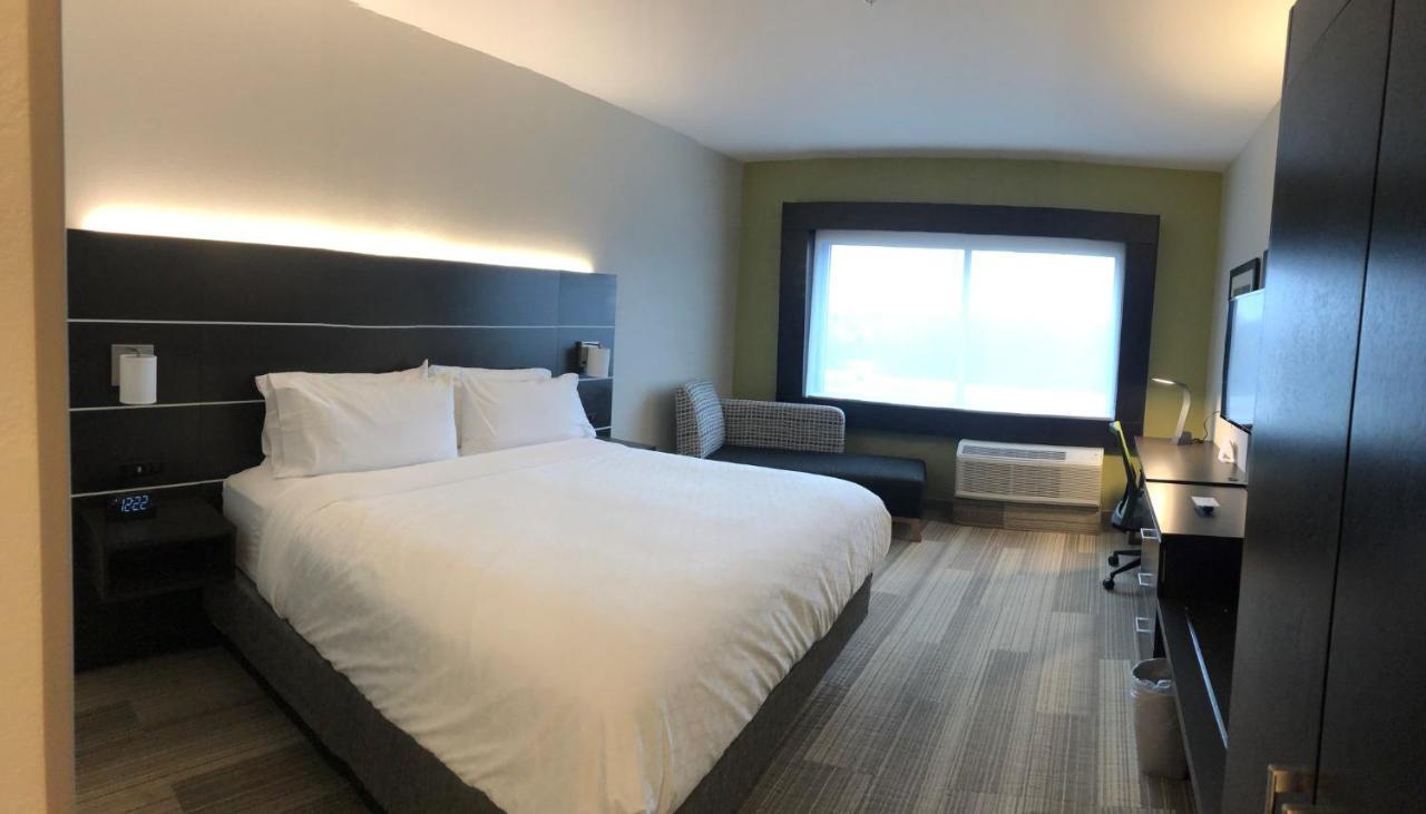 Holiday Express & North By Ihg Hotel