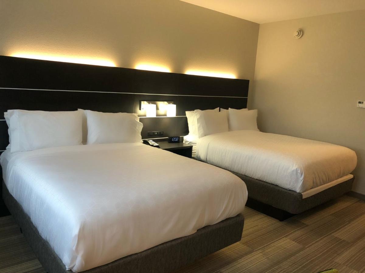 Hotel Holiday Express & North By Ihg 3*